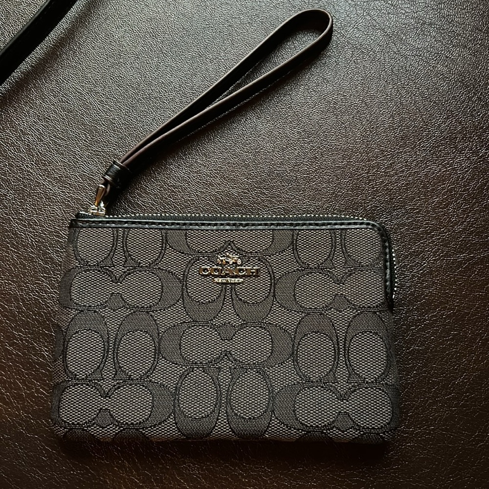 Coach crossbody bag and matching wristlet - Picture 9 of 15